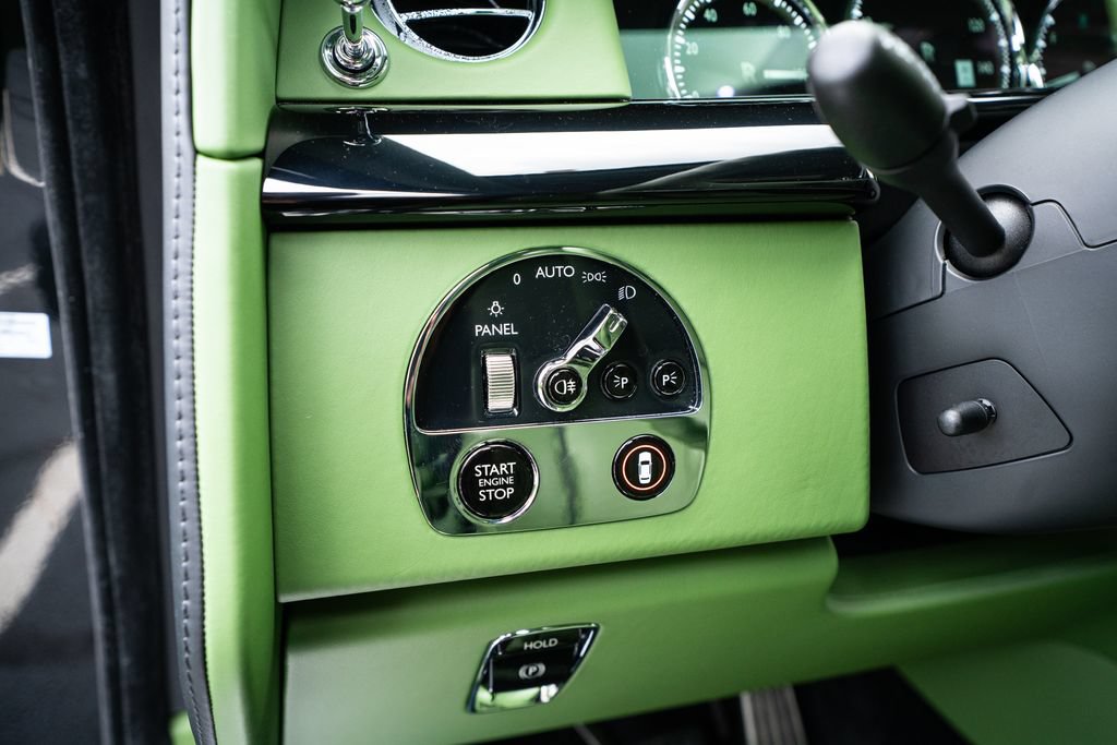 Used 2023 Rolls-Royce Phantom Sedan w/ The Phantom Package RWD image 33