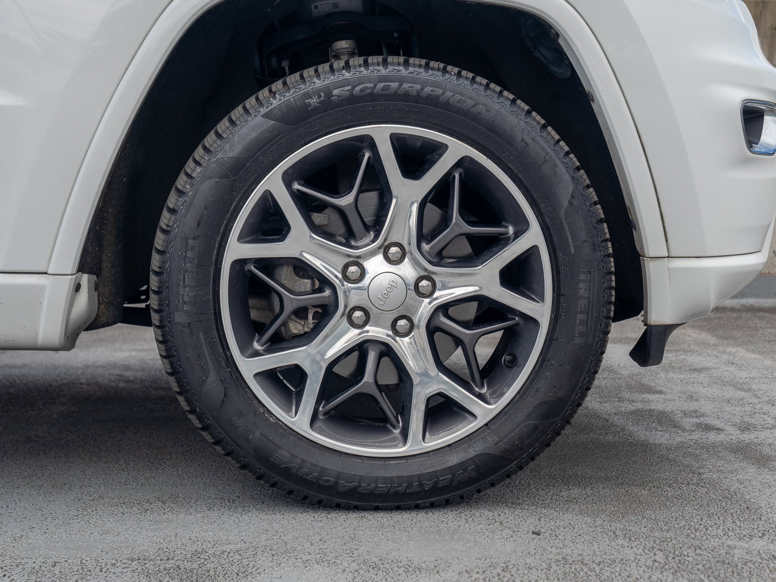Used 2020 Jeep Grand Cherokee Overland AWD/4WD image 15