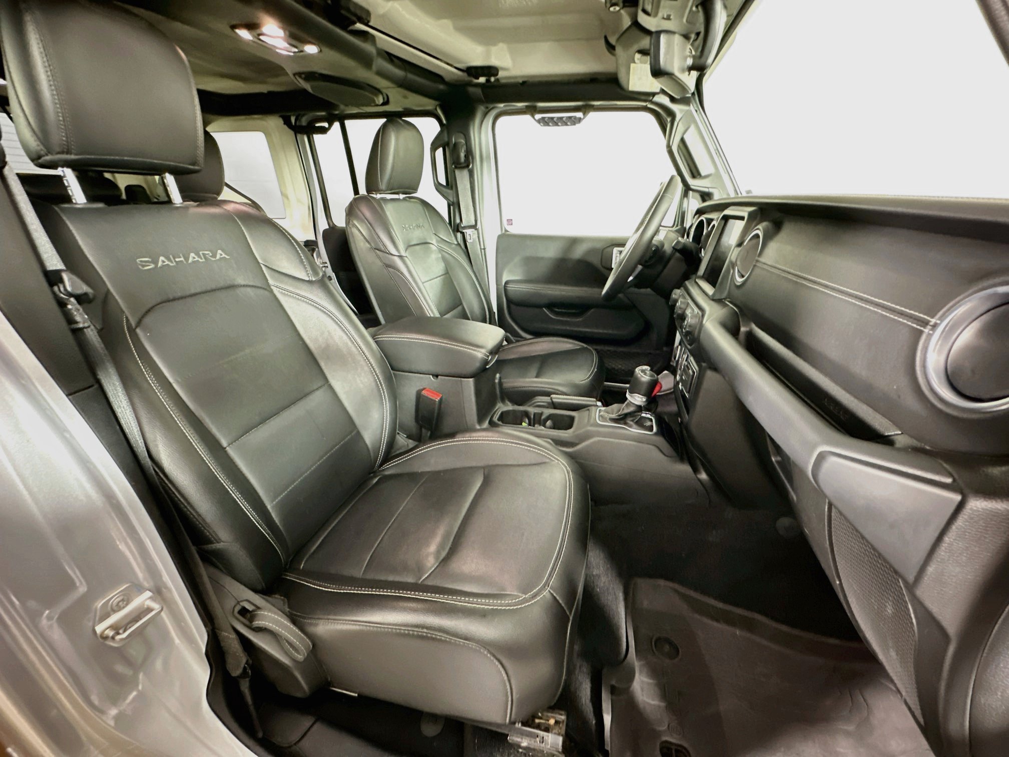 Used 2023 Jeep Wrangler Unlimited Sahara AWD/4WD image 29