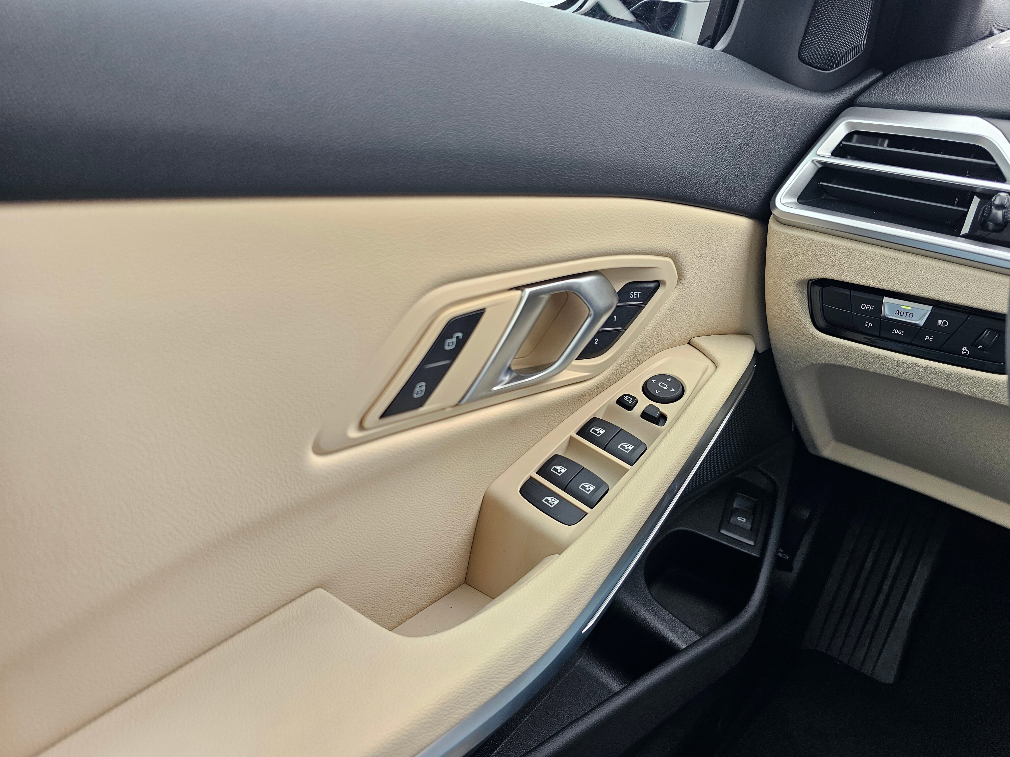 New 2026 BMW 330i xDrive Sedan w/ M Sport Package image 28