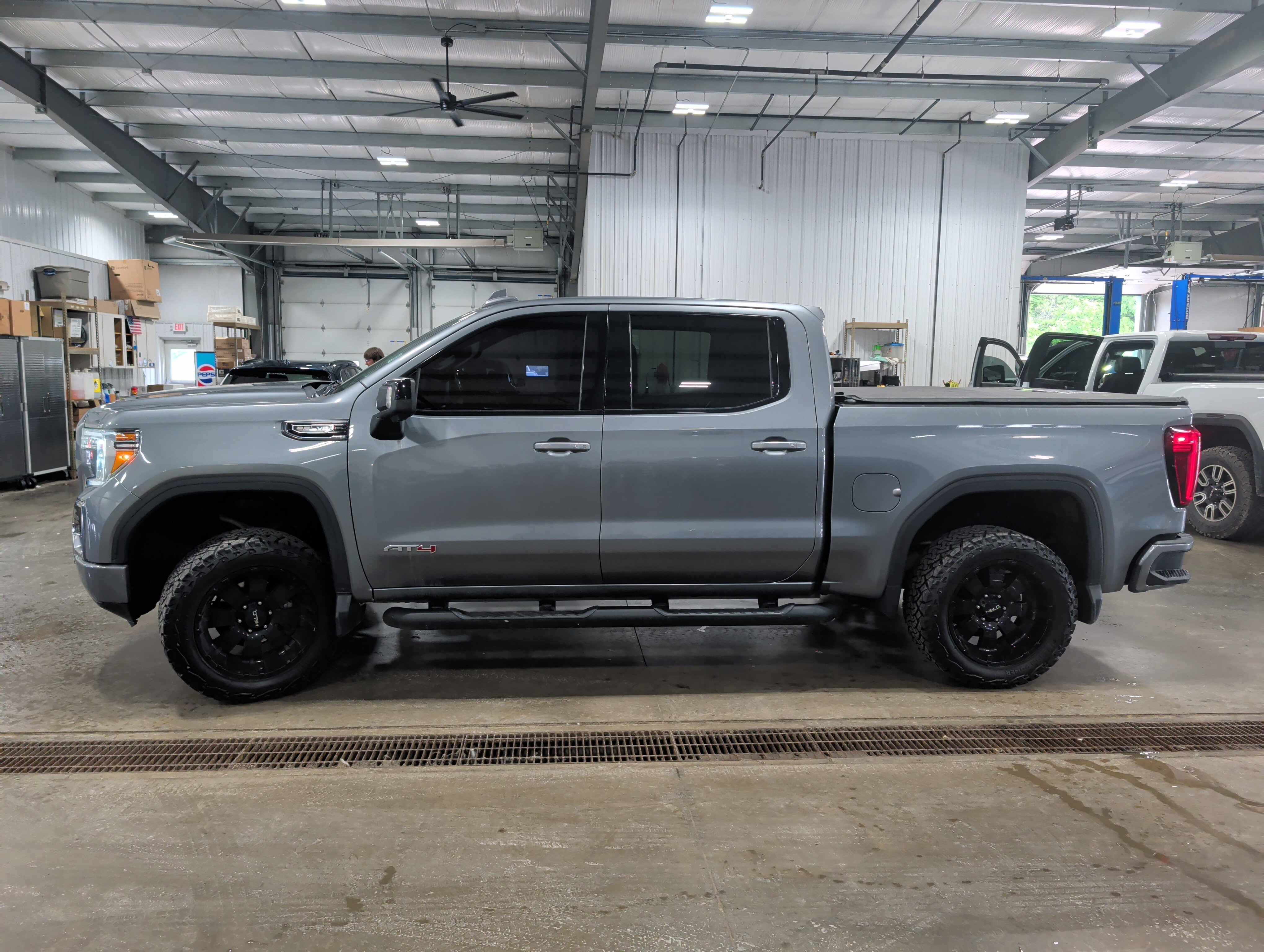 Used 2019 GMC Sierra 1500 AT4 w/ Technology Package AWD/4WD image 5