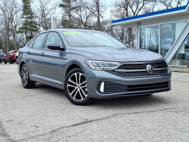 Used 2023 Volkswagen Jetta Sport image 2