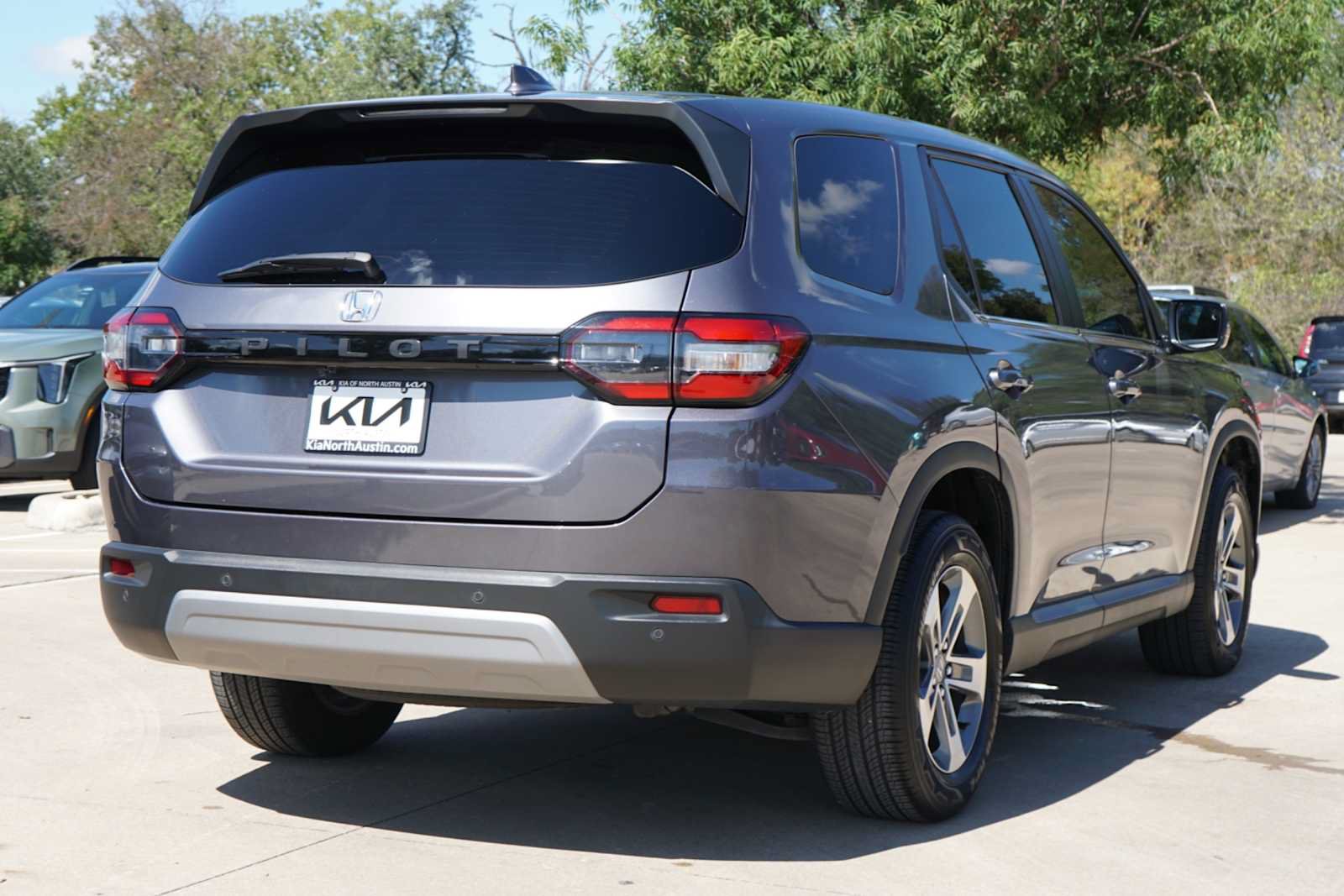 Used 2025 Honda Pilot EX-L image 5