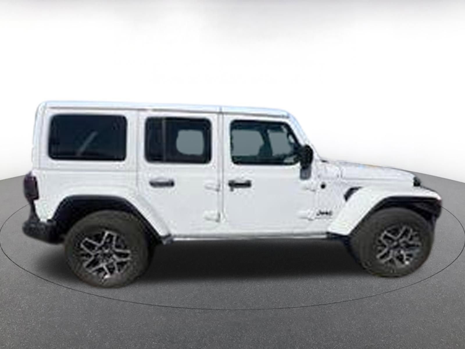 Used 2025 Jeep Wrangler Sahara image 7