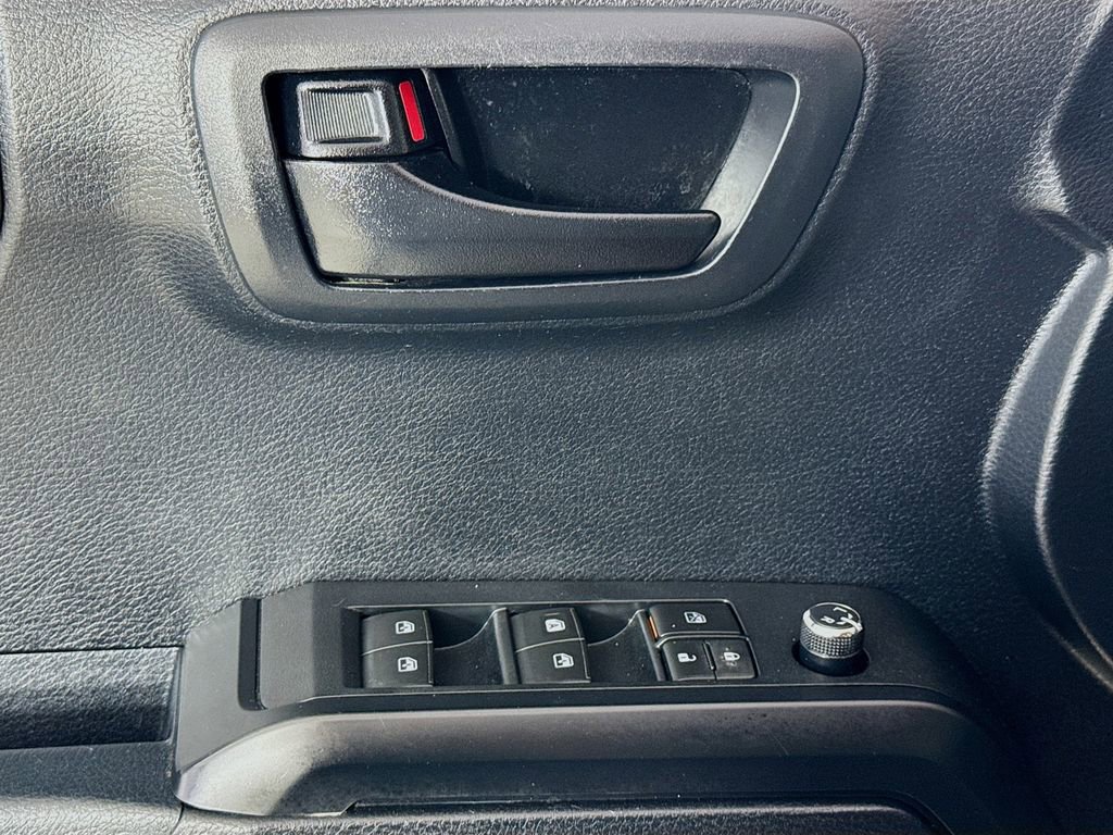 Used 2018 Toyota Tacoma SR w/ SR Convenience Package RWD image 22