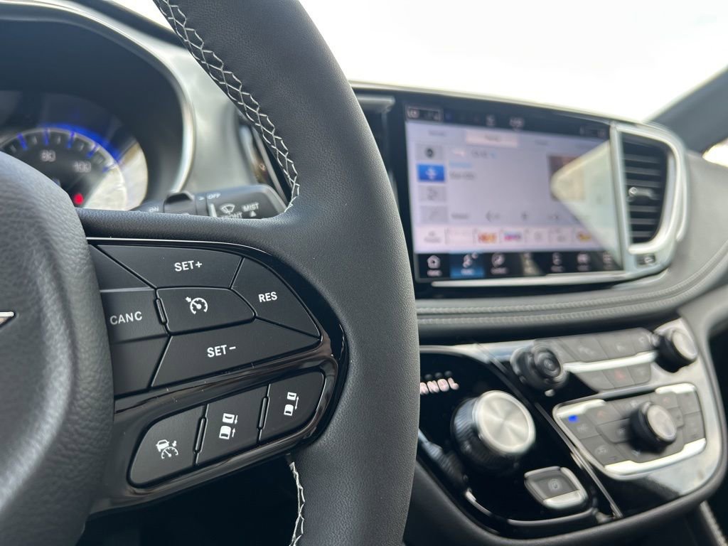 New 2026 Chrysler Pacifica Limited w/ S Appearance Package image 30