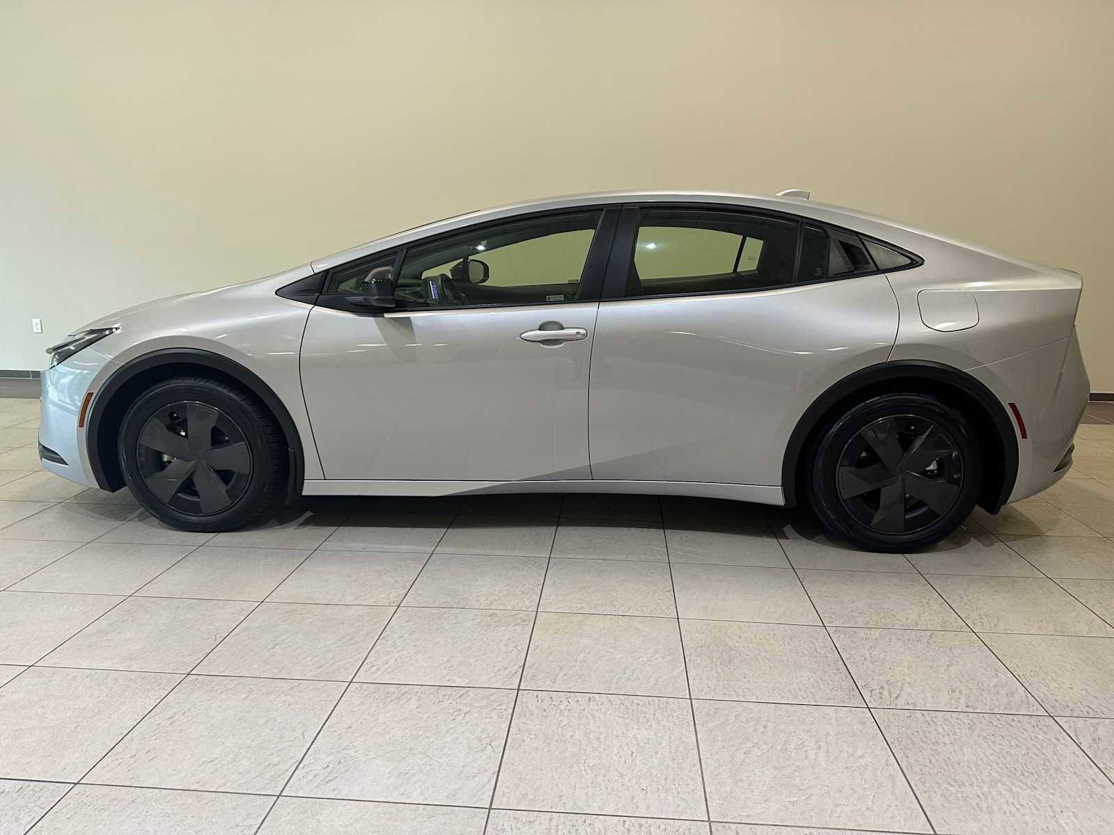 Used 2024 Toyota Prius LE image 3