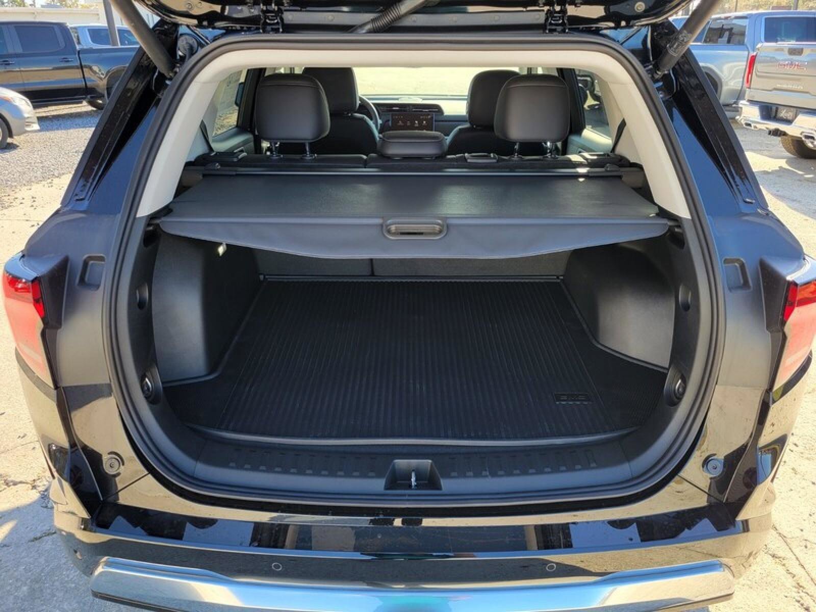 New 2026 GMC Terrain Denali w/ LPO, Floor Liner Package AWD/4WD image 7