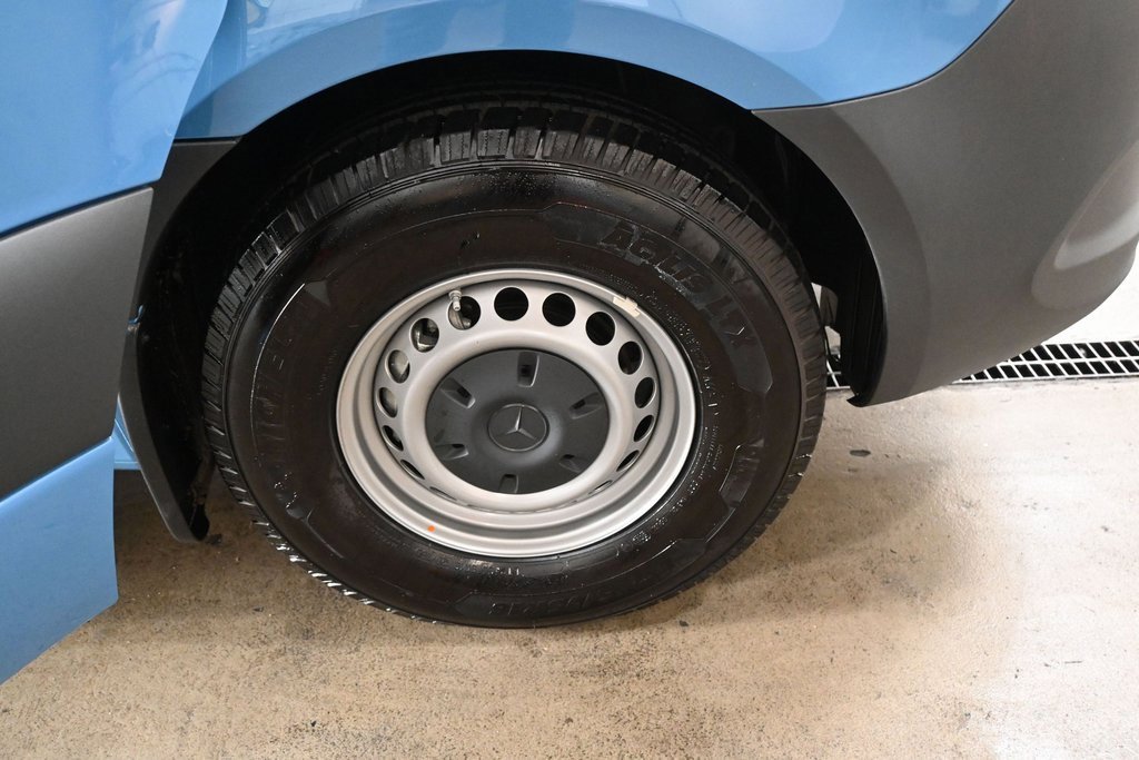 Used 2024 Mercedes-Benz eSprinter 170 Cargo image 35