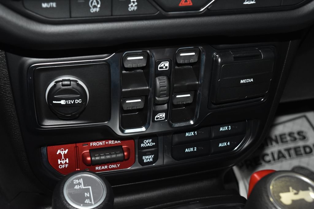 Used 2025 Jeep Wrangler Unlimited Rubicon w/ Convenience Group AWD/4WD image 13