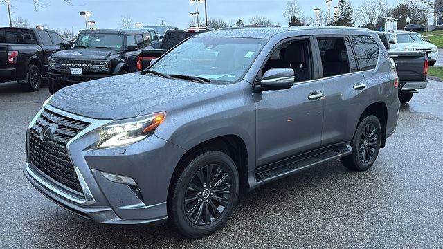 Used 2023 Lexus GX 460 Premium w/ Accessory Package image 2