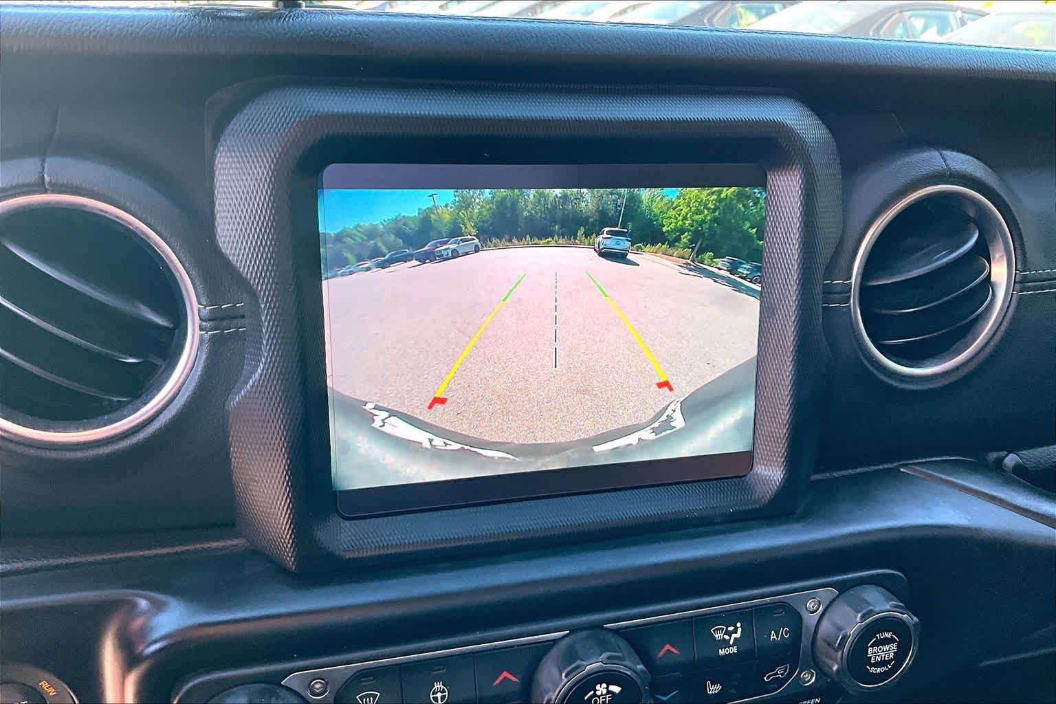 Used 2020 Jeep Wrangler Unlimited Sahara image 31