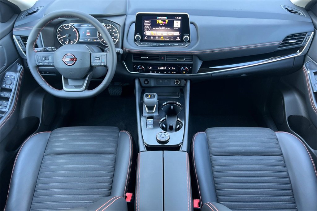 Used 2025 Nissan Rogue SV image 15