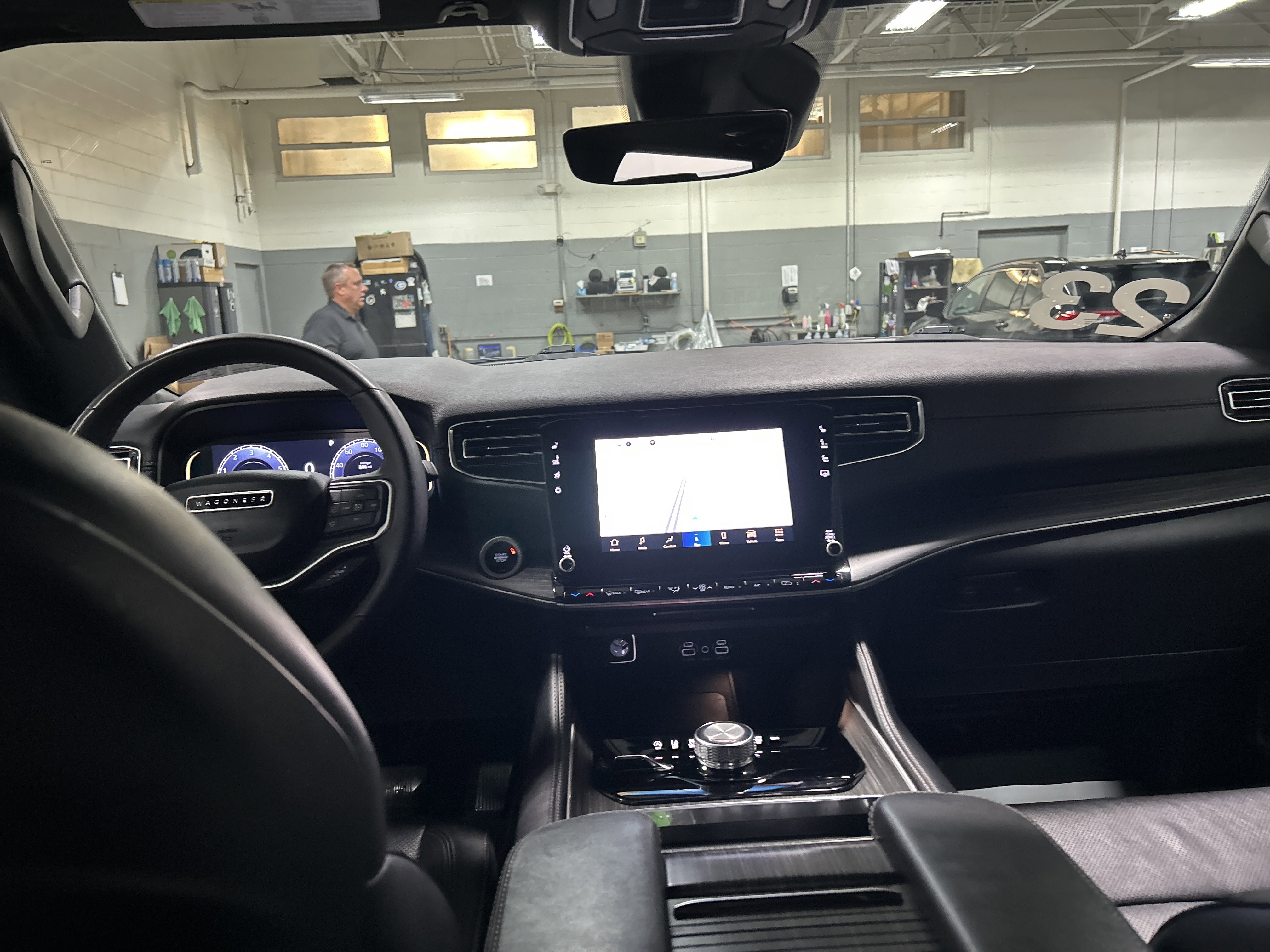 Used 2023 Jeep Wagoneer L Series II image 28