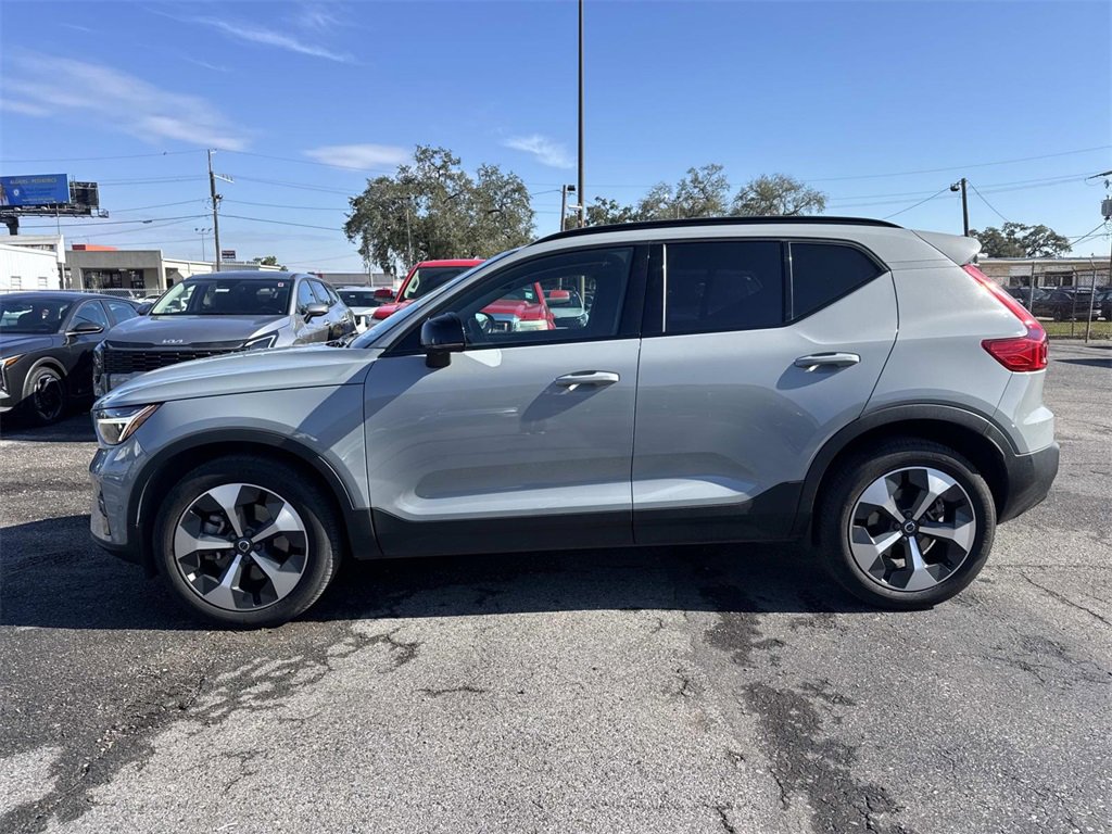 Used 2024 Volvo XC40 B5 Plus image 8