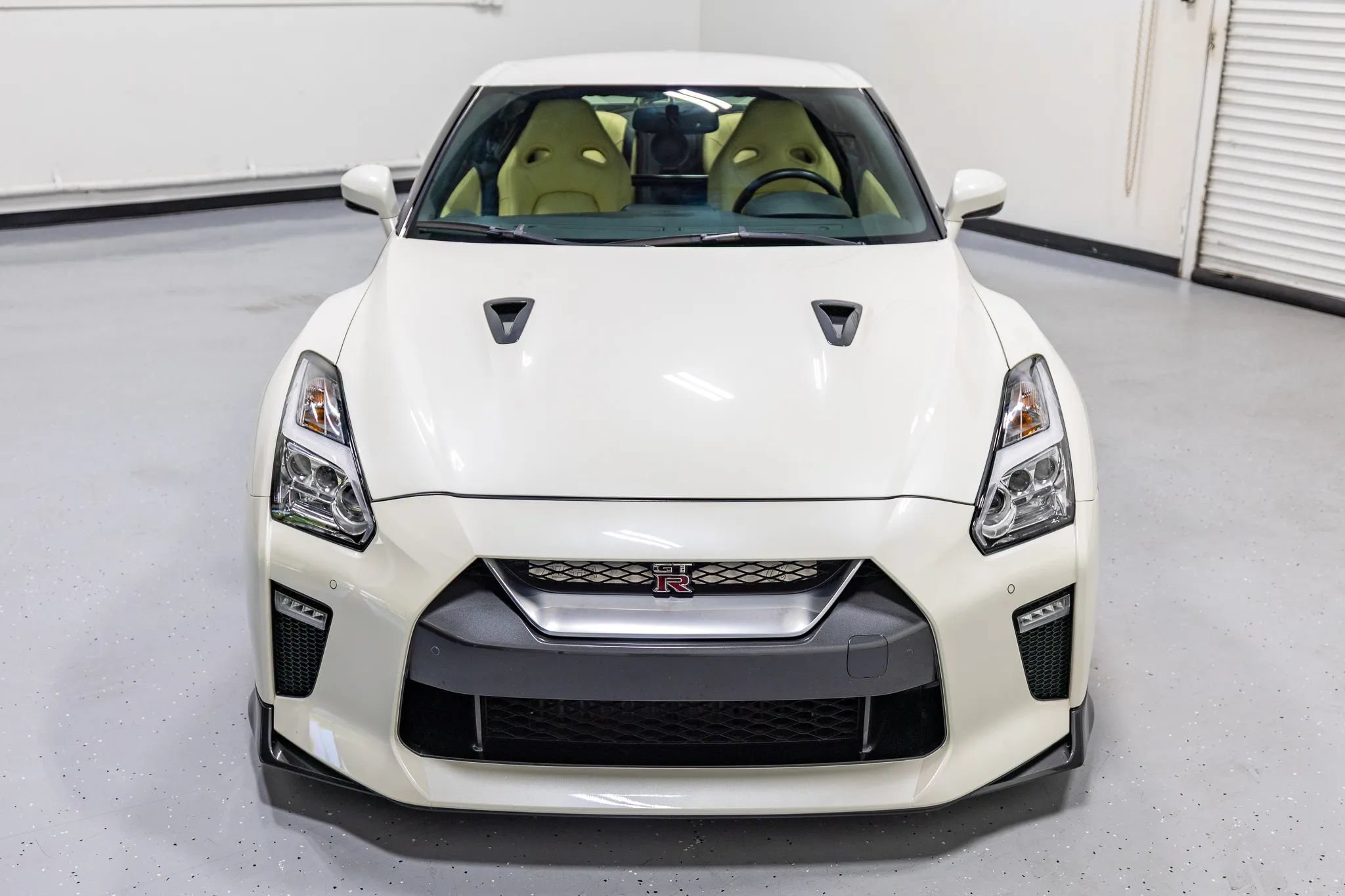 Used 2017 Nissan GT-R Premium w/ Premium Interior Package AWD/4WD image 5