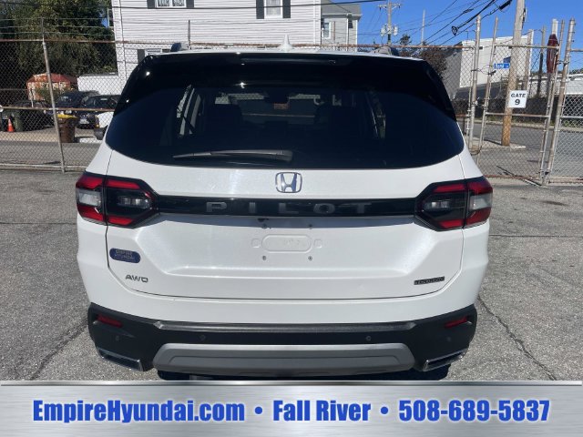 Used 2023 Honda Pilot Touring image 4