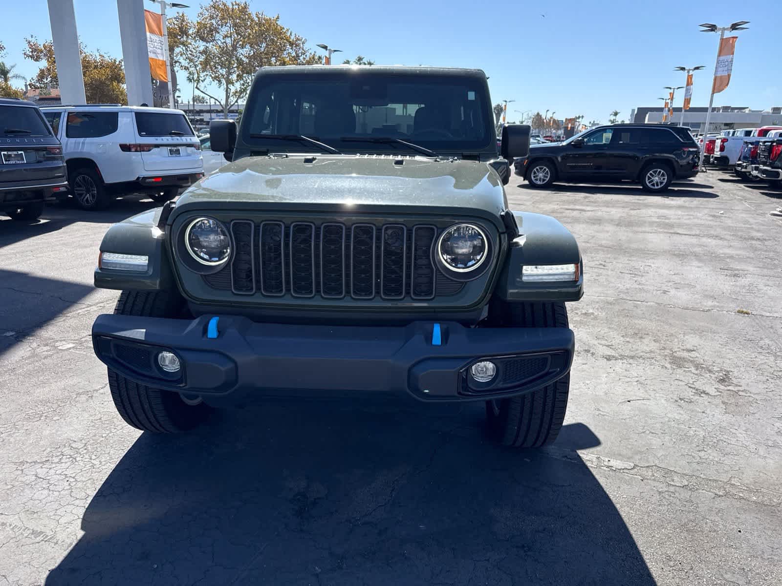 Used 2024 Jeep Wrangler Unlimited w/ Convenience Group AWD/4WD image 3