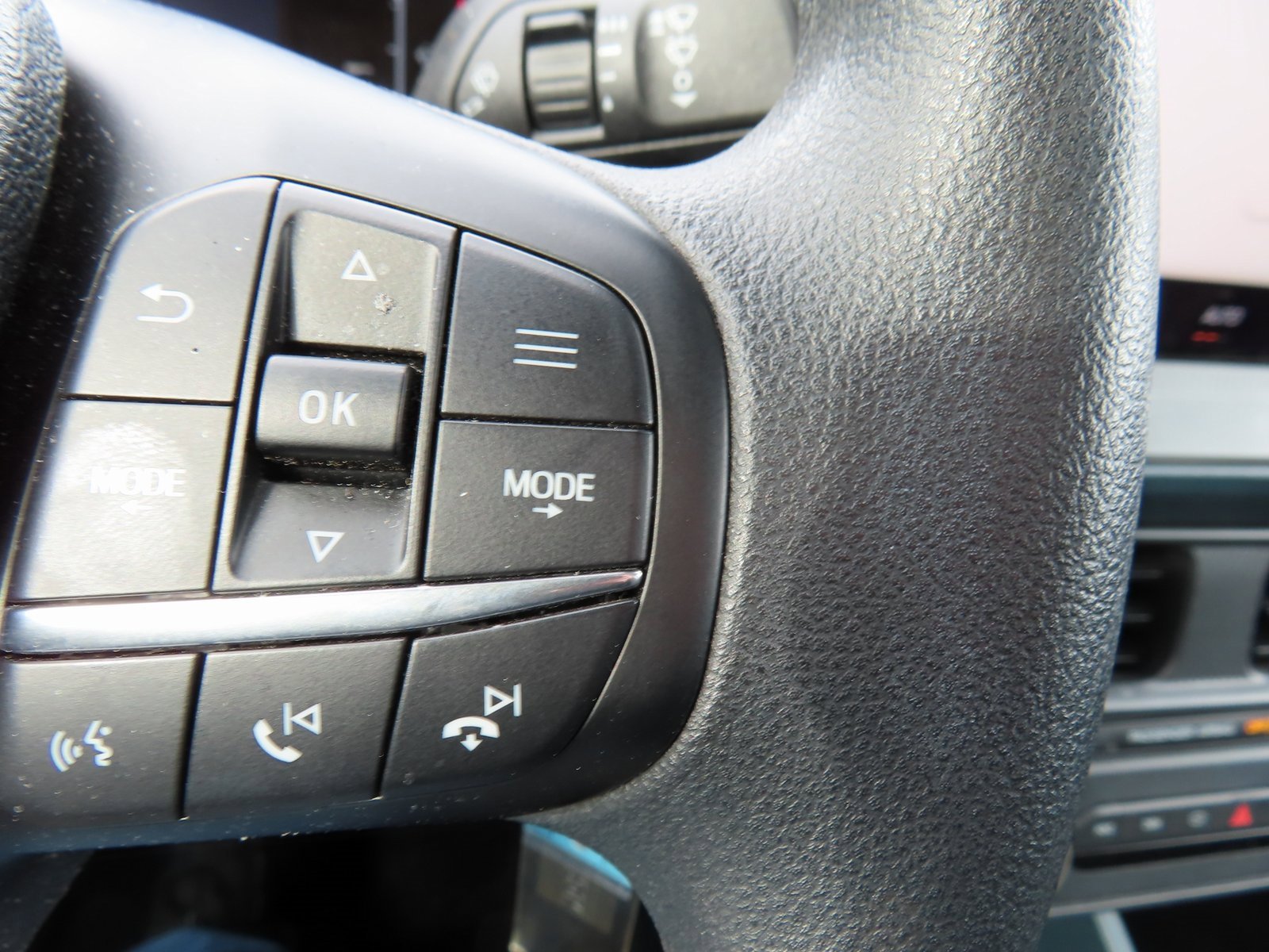 Used 2025 Ford Maverick XL image 21