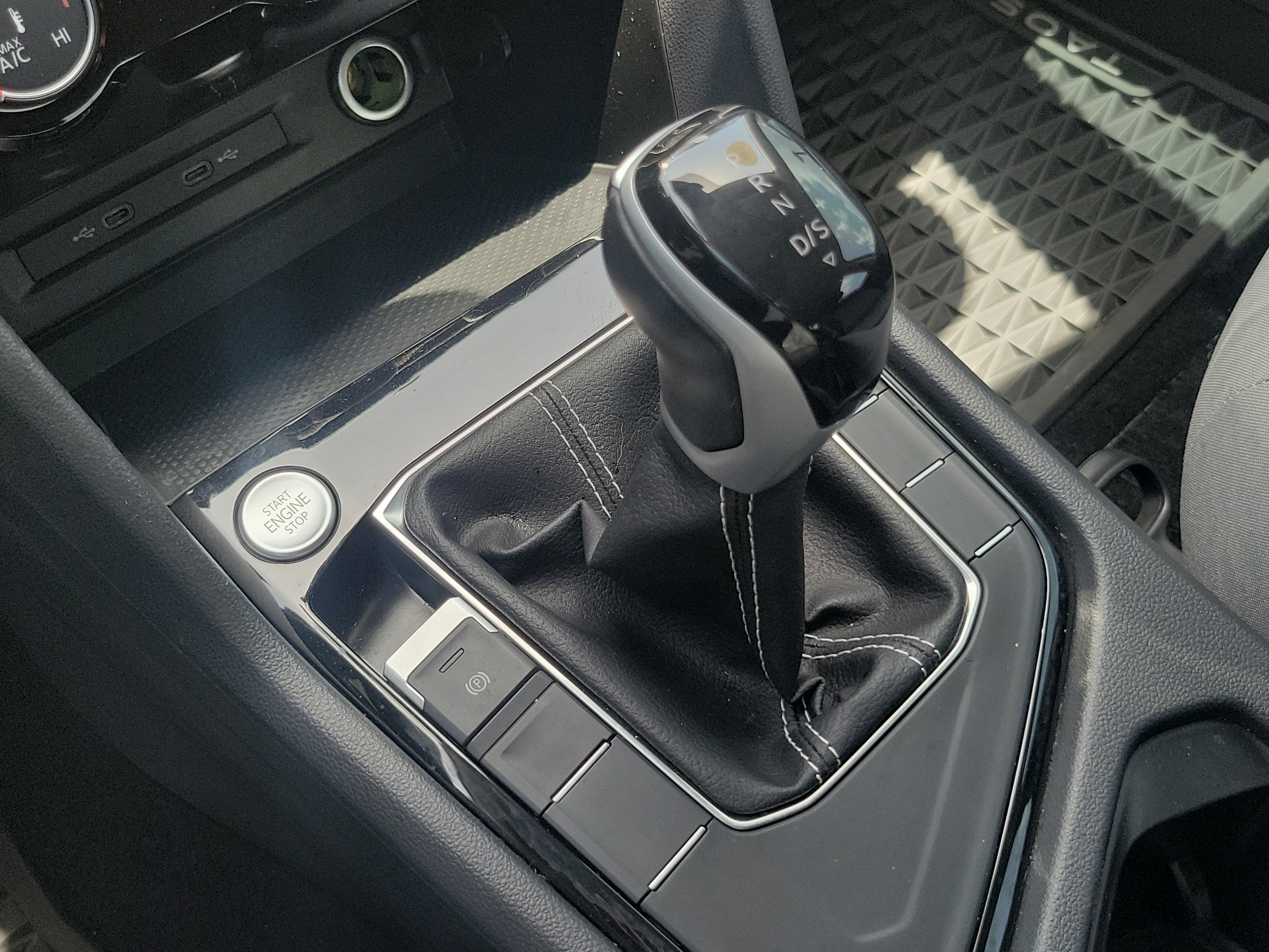 Certified 2024 Volkswagen Taos S FWD image 28