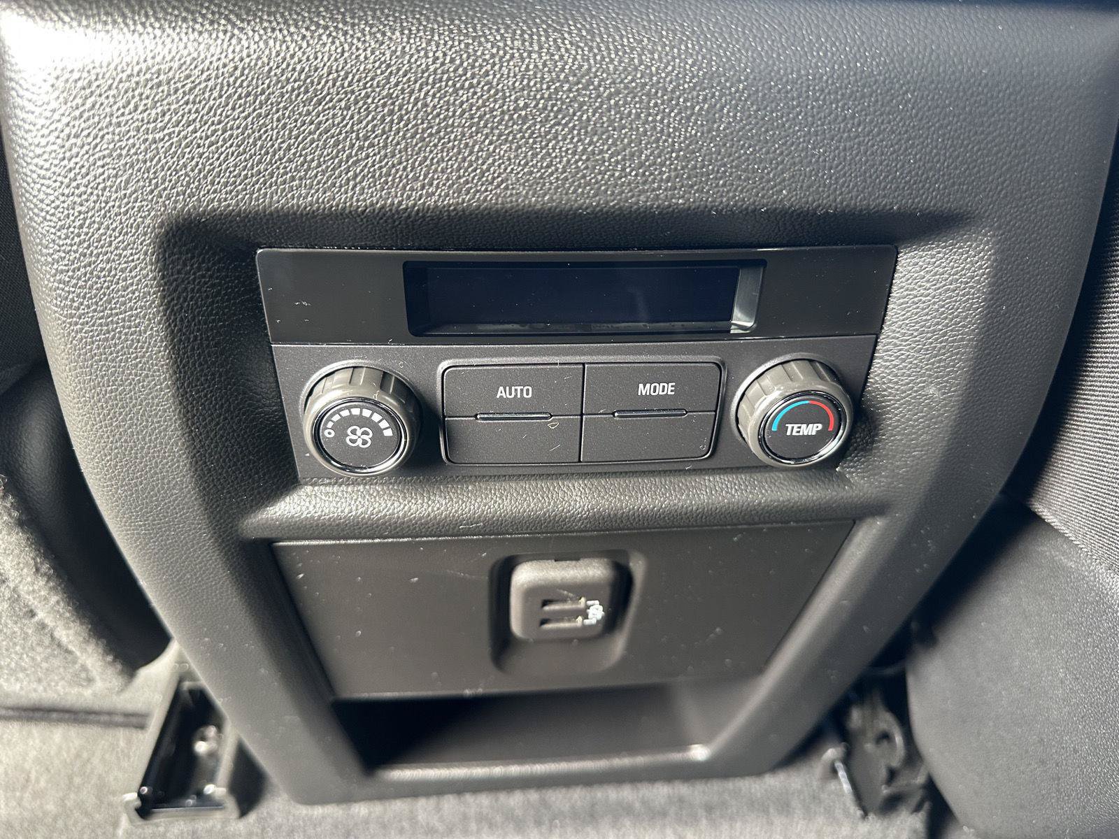 Used 2023 Chevrolet Traverse LT FWD image 19
