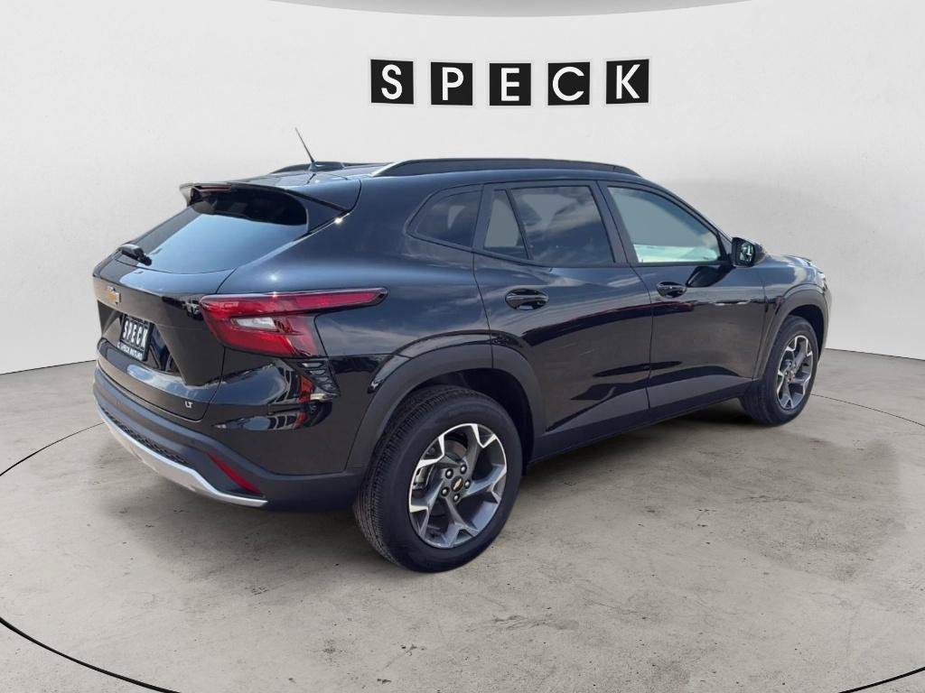 New 2026 Chevrolet Trax LT w/ Sunroof Package FWD image 5