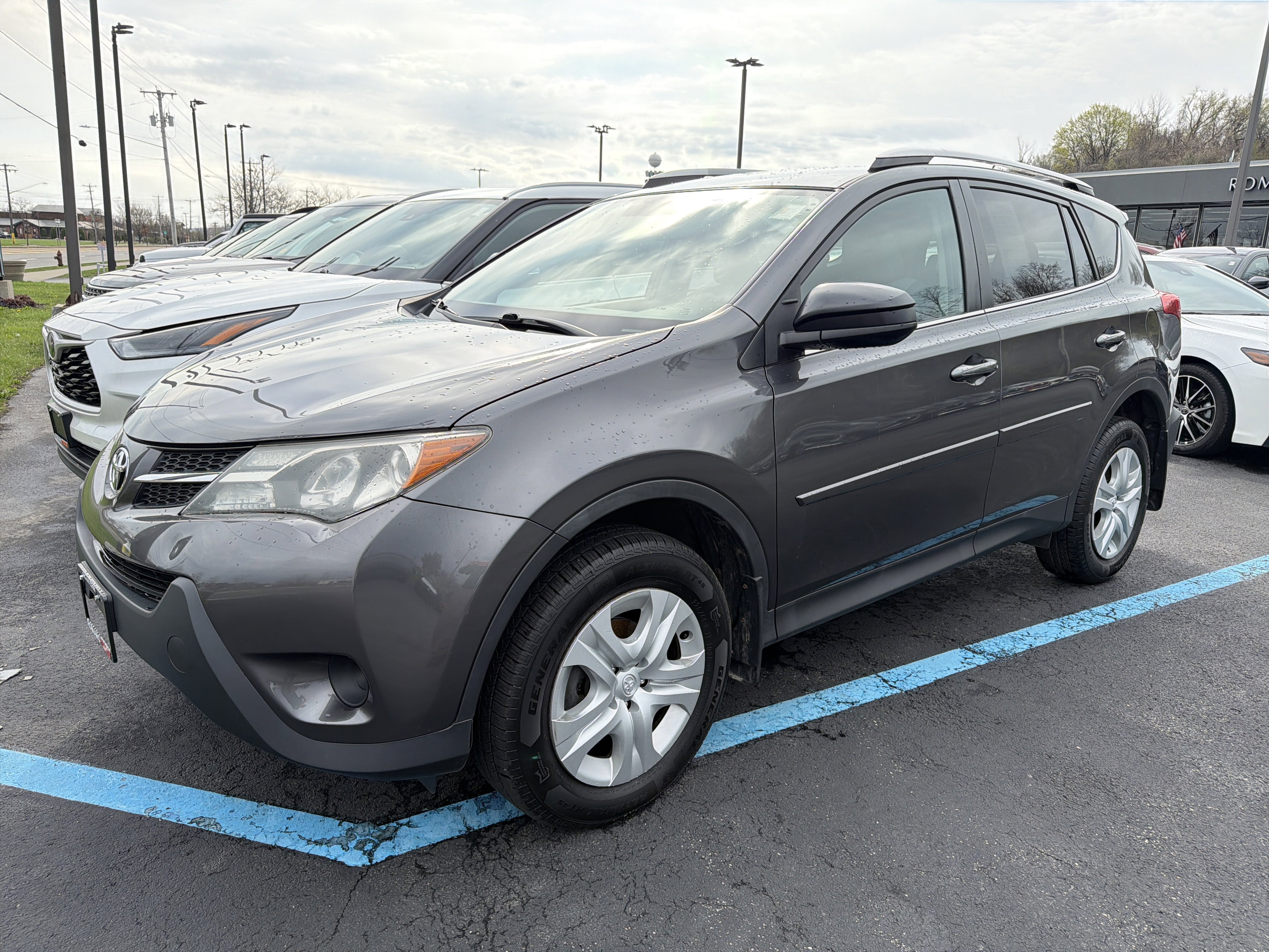 Used 2015 Toyota RAV4 LE image 4