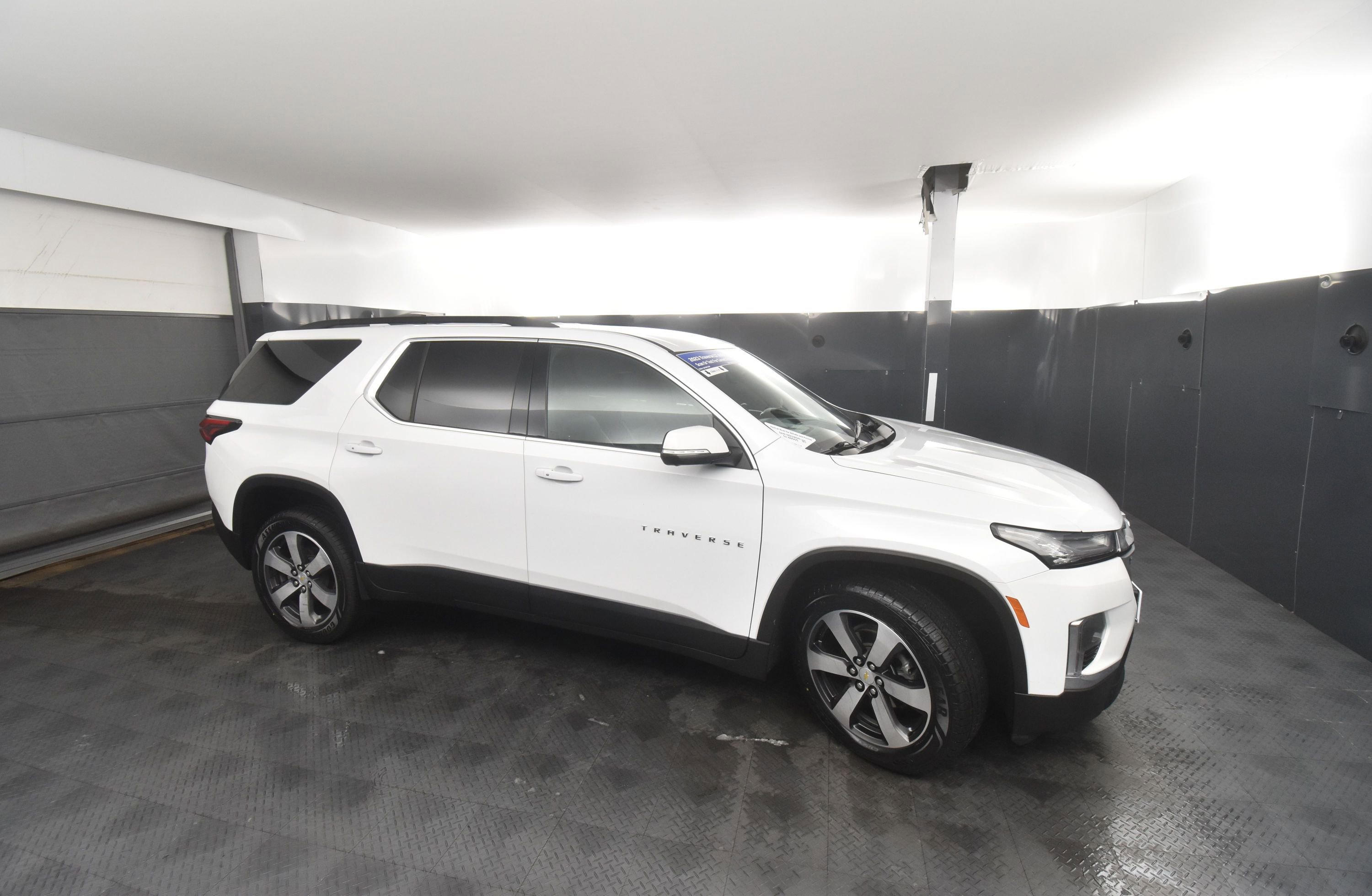 Used 2023 Chevrolet Traverse LT w/ LT Premium Package image 5