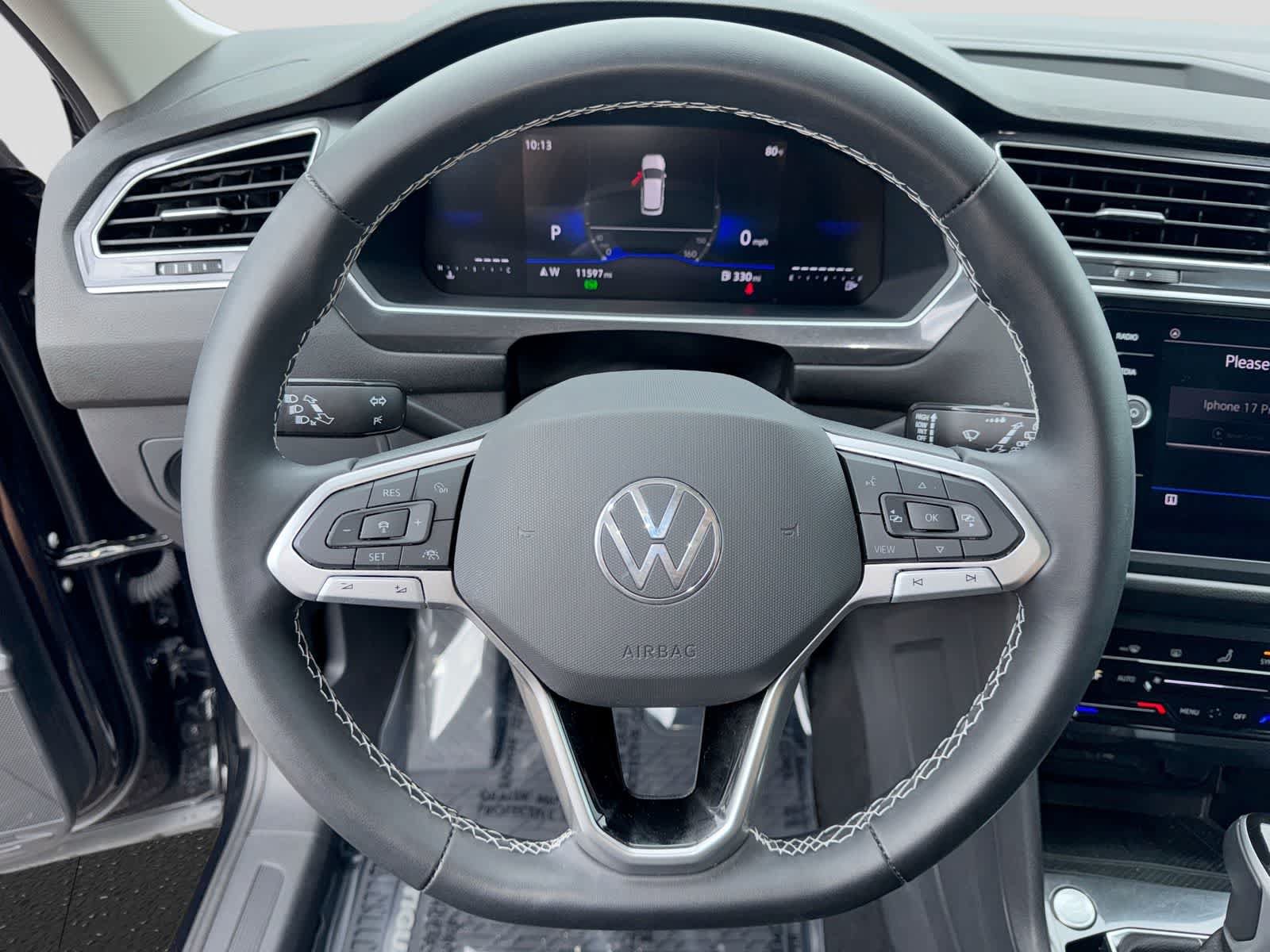 Used 2024 Volkswagen Tiguan SE w/ Panoramic Sunroof Package FWD image 29