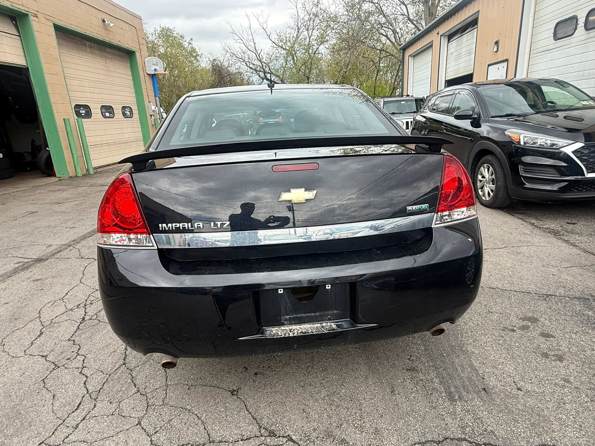 Used 2010 Chevrolet Impala LTZ FWD image 17