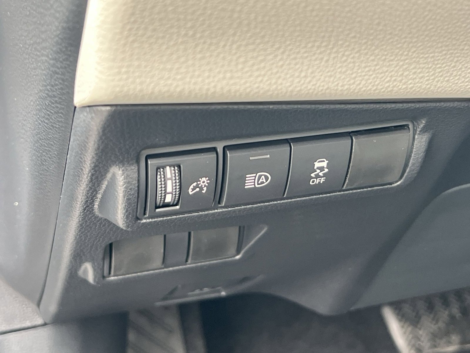 New 2026 Toyota Corolla Cross L image 23