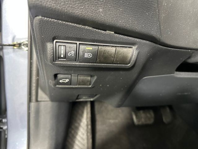 Used 2022 Toyota Corolla Cross XLE image 18