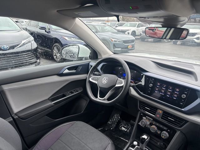 Used 2024 Volkswagen Taos SE image 30