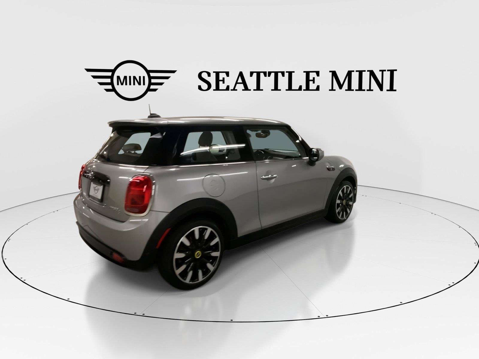 Used 2024 MINI Cooper SE w/ Signature Upholstery Package FWD image 11
