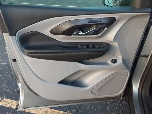 Used 2024 GMC Terrain SLT image 12