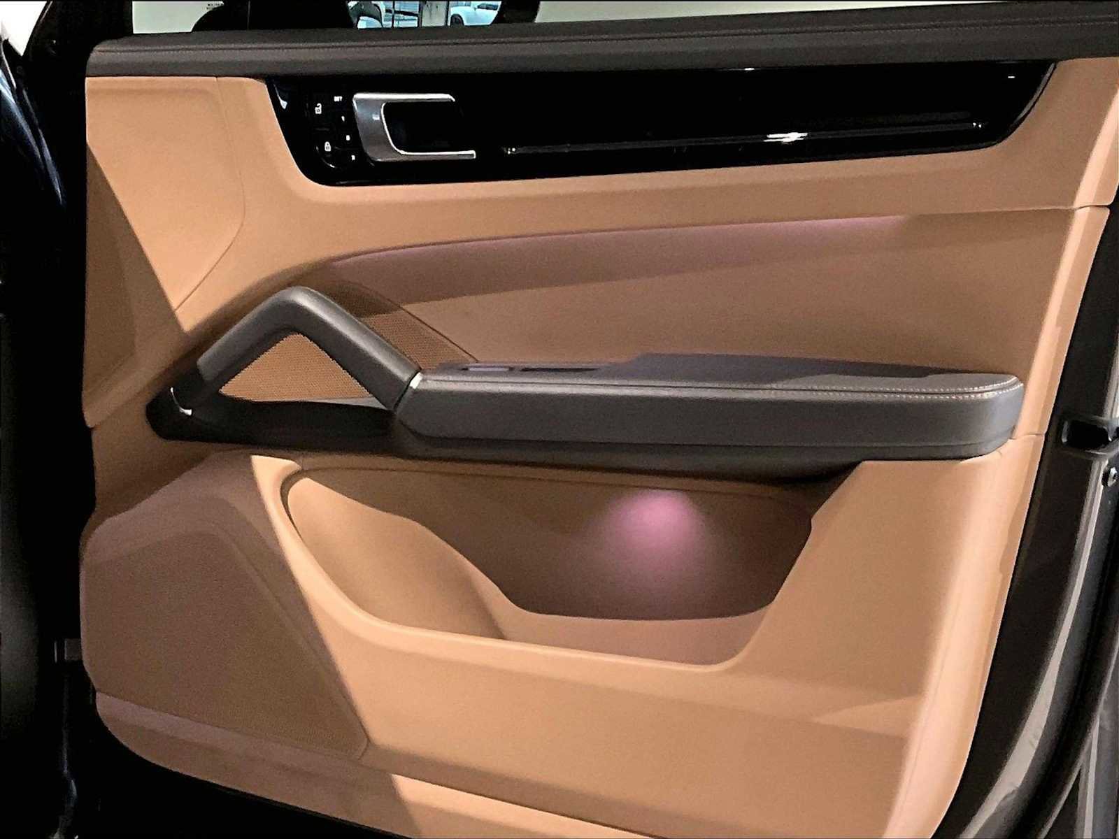 Used 2023 Porsche Cayenne image 26