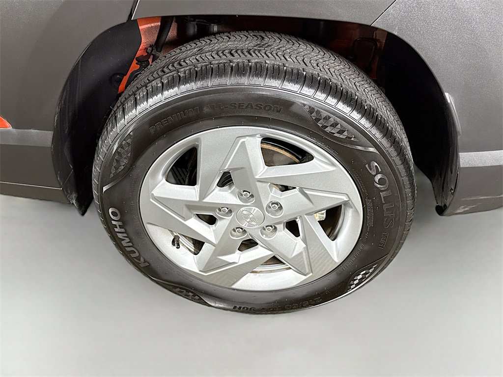 Certified 2025 Hyundai Kona SE image 34