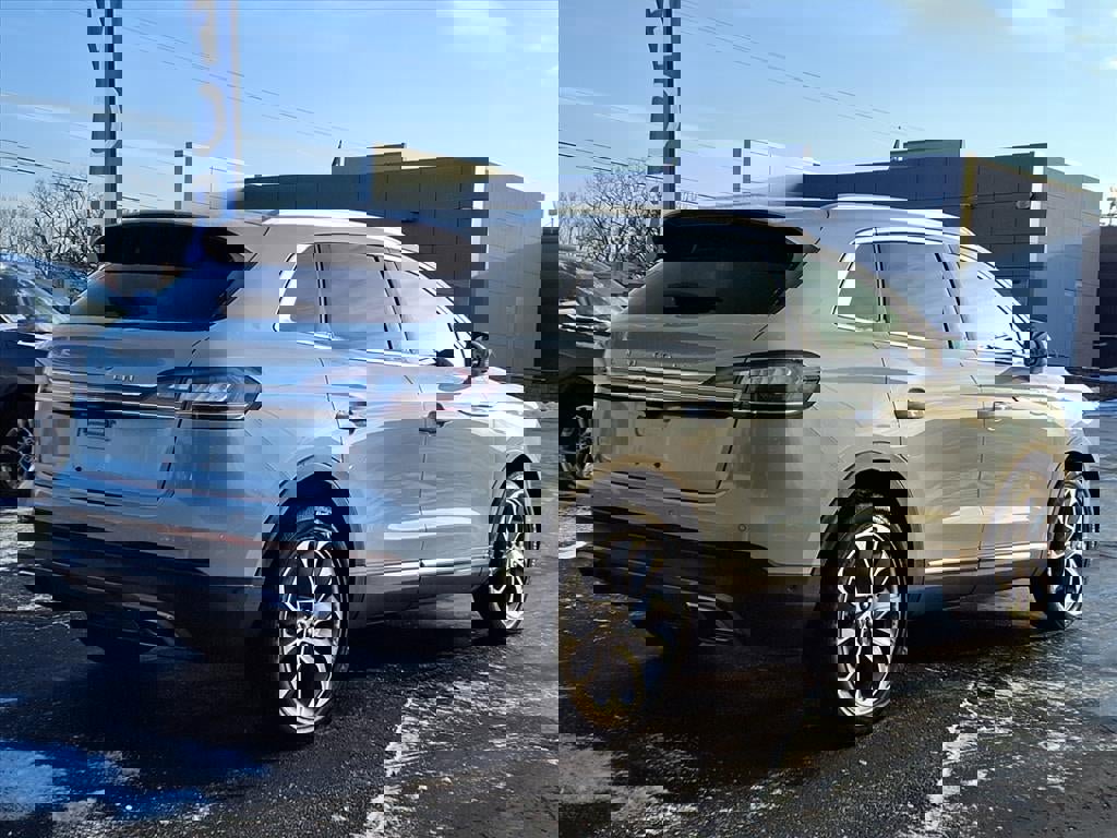 Used 2023 Lincoln Nautilus Reserve w/ Equipment Group 201A image 4