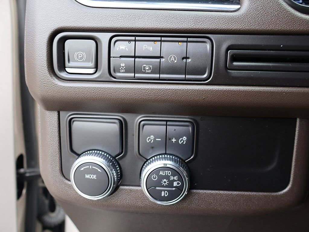 Used 2024 GMC Yukon SLT w/ SLT Luxury Package RWD image 41