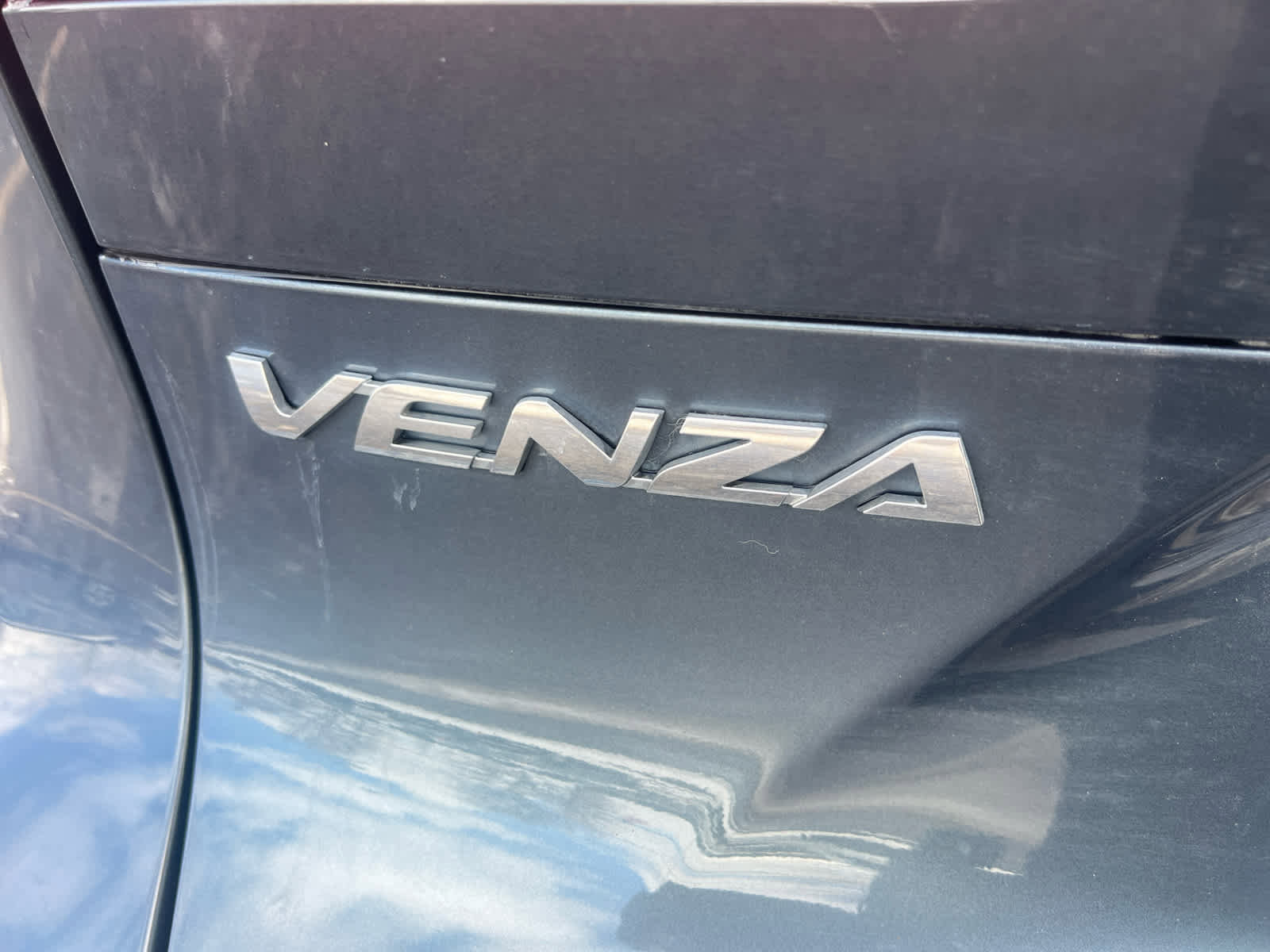 Used 2021 Toyota Venza LE w/ Carpet Mat Package (TMS) image 22