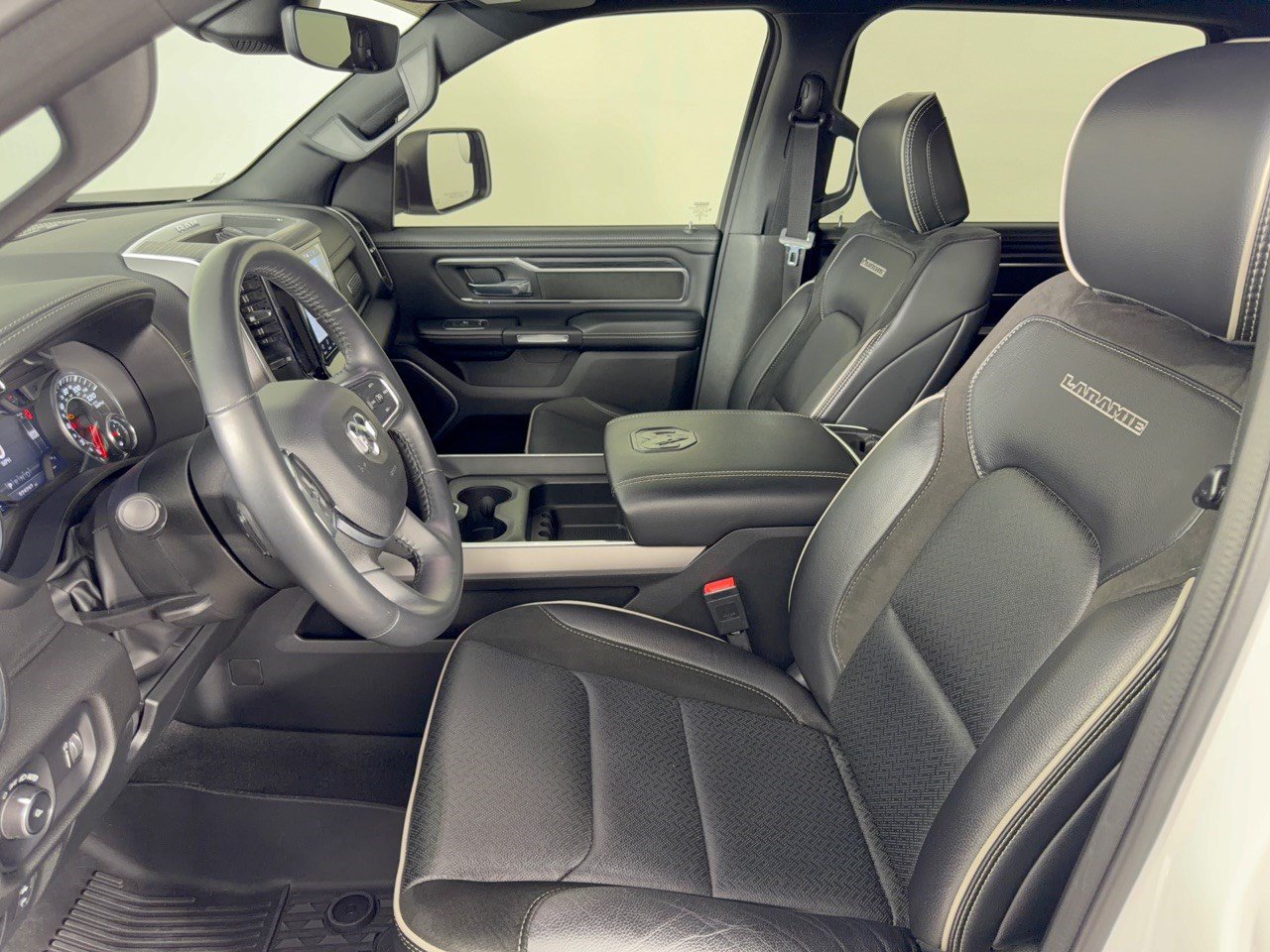 Used 2023 RAM 1500 Laramie AWD/4WD image 5