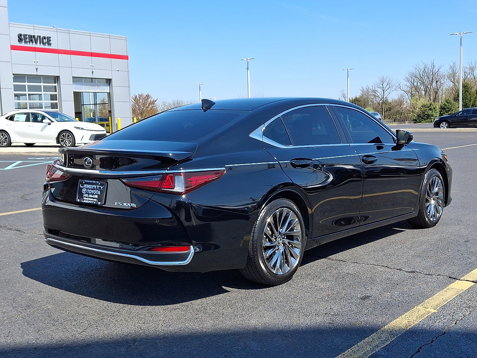 Used 2024 Lexus ES 300h w/ Technology Package image 6