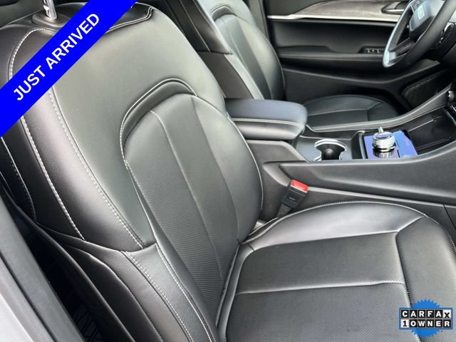 Used 2025 Jeep Grand Cherokee Limited w/ Luxury Tech Group II AWD/4WD image 23