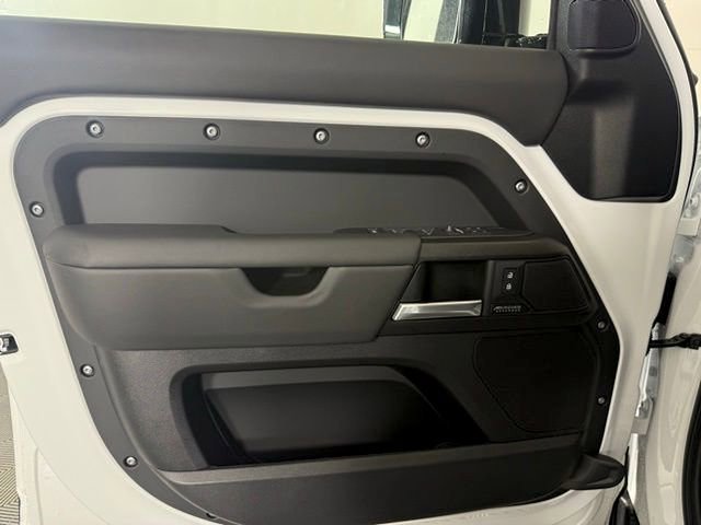 New 2025 Land Rover Defender 110 V8 image 28