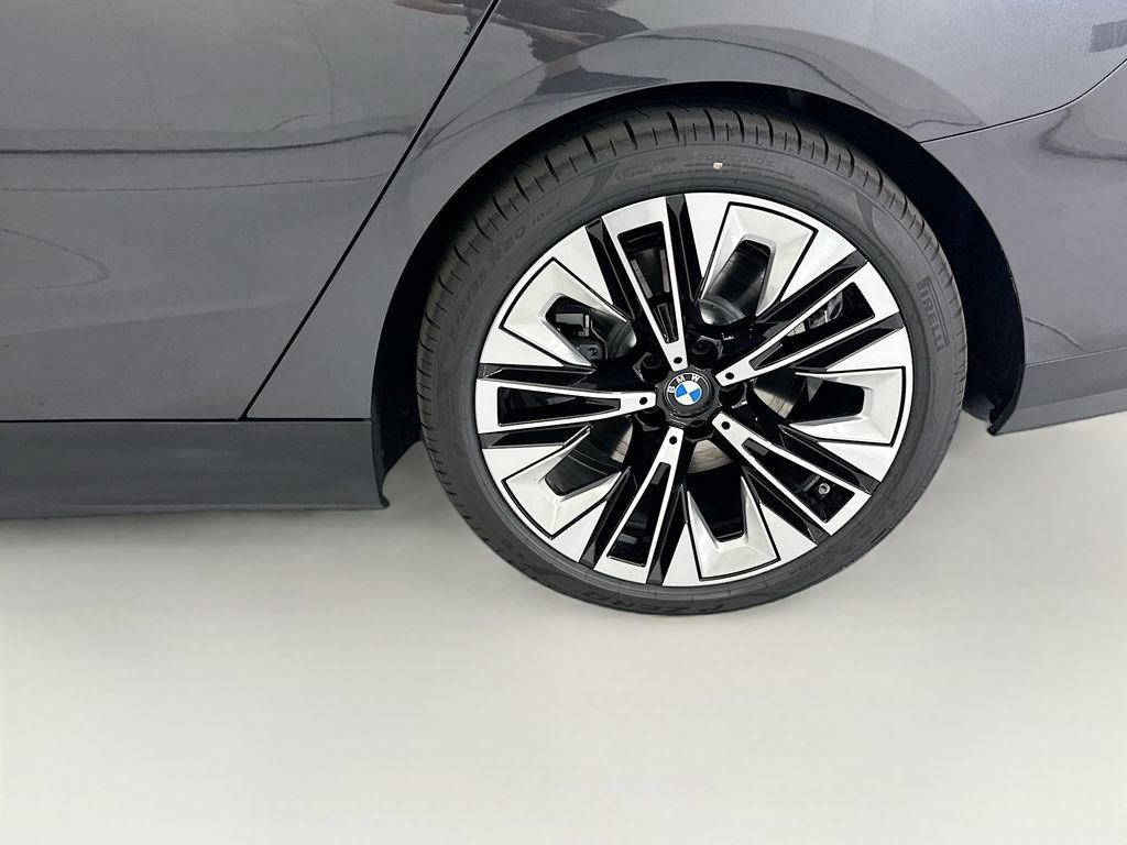 New 2026 BMW i5 eDrive40 image 30