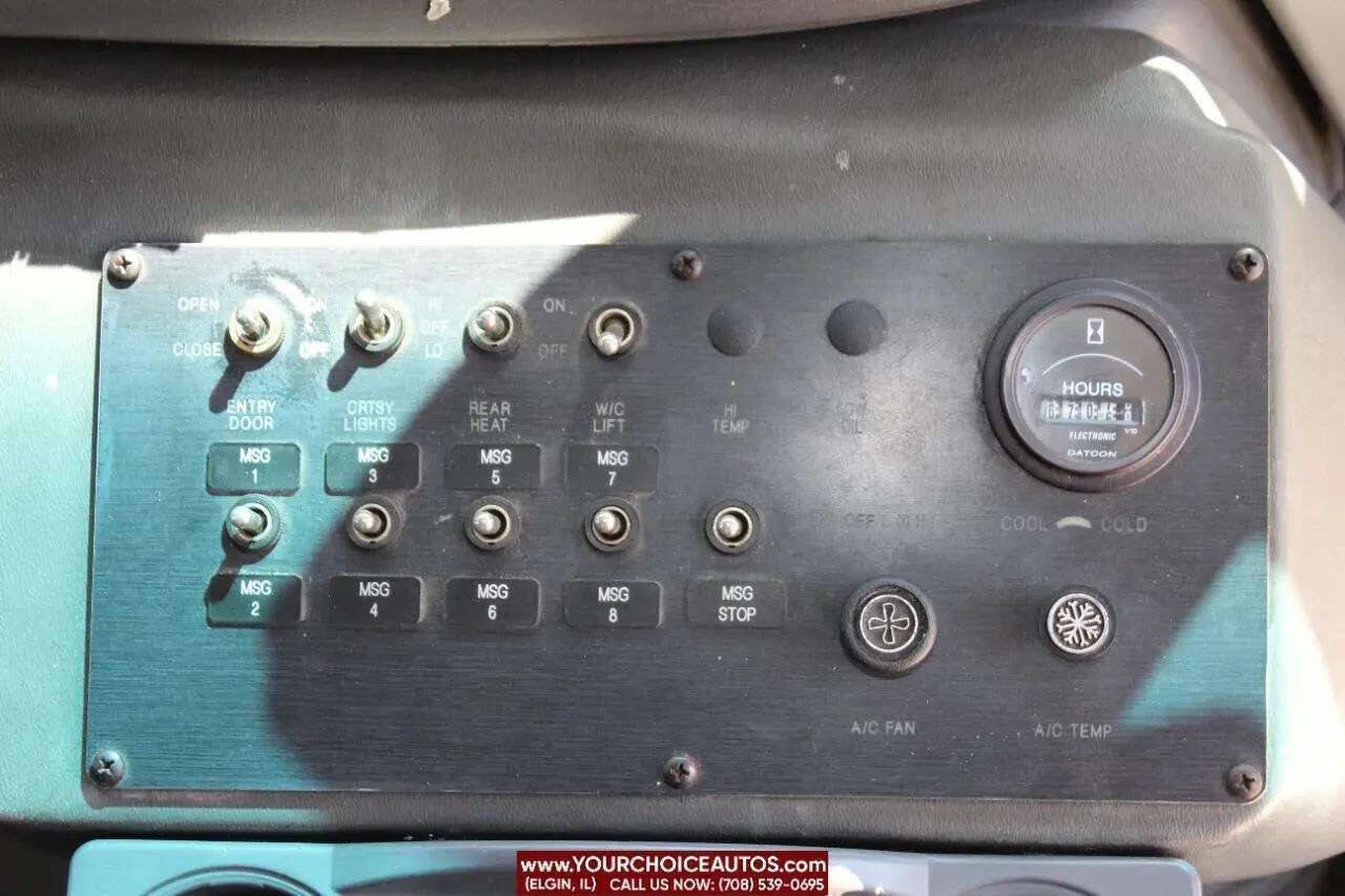 Used 2006 Ford E-450 and Econoline 450 image 17