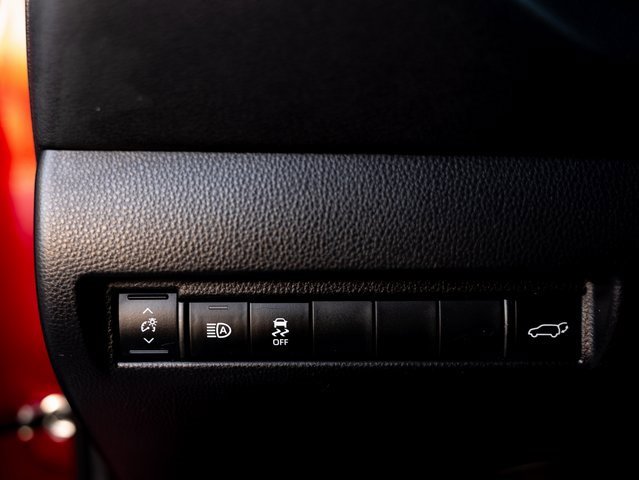 Used 2022 Toyota Venza XLE image 29