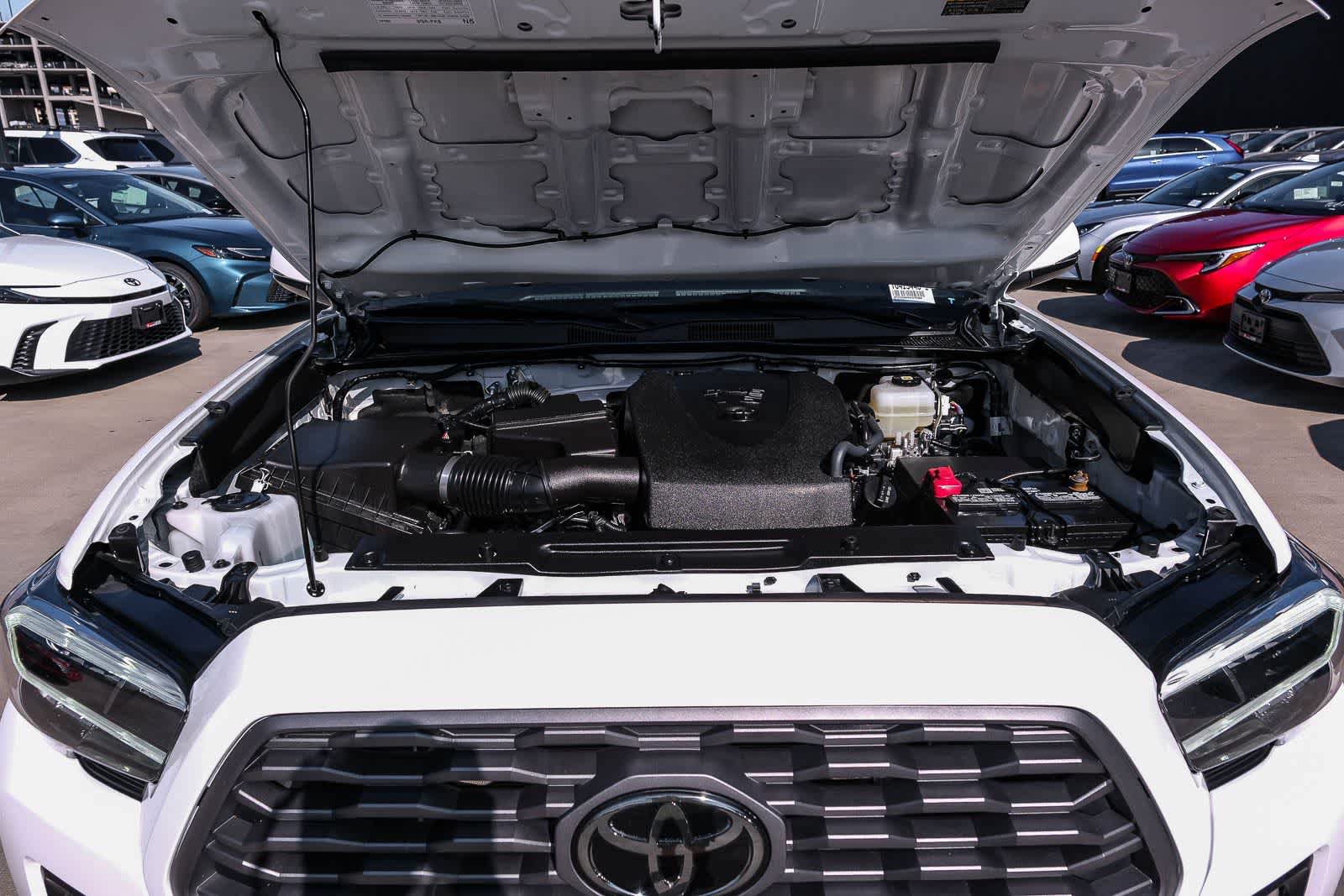 Certified 2022 Toyota Tacoma TRD Off-Road AWD/4WD image 28