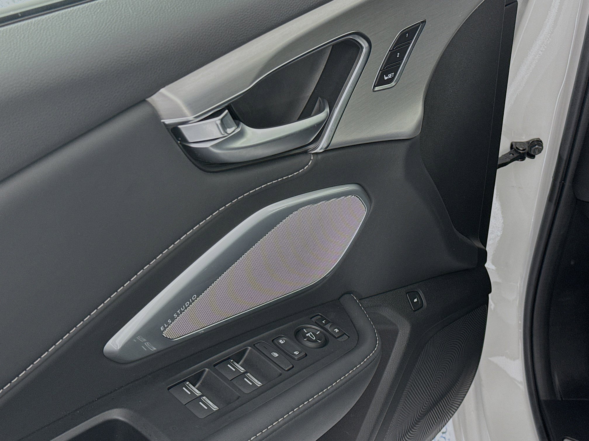 Used 2025 Acura RDX SH-AWD w/ Technology Package image 18