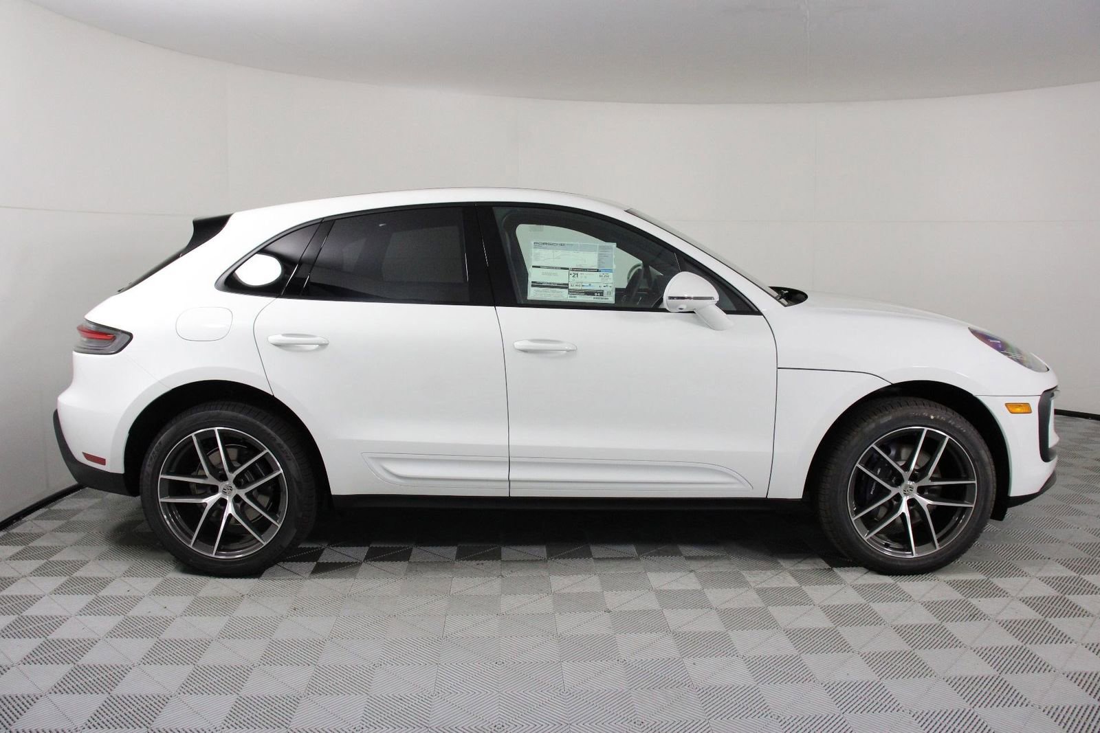 New 2026 Porsche Macan AWD/4WD image 8